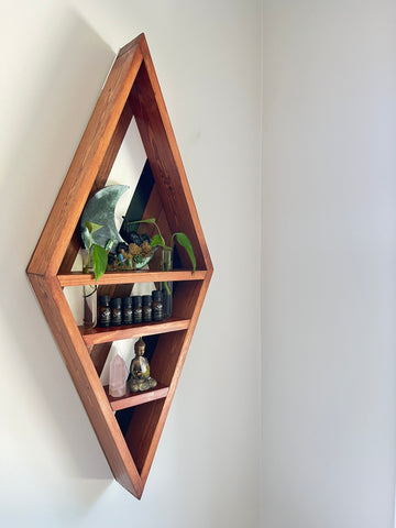 Diamond propagation shelf with wood mosaic backing